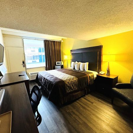 James River Inn & Suites Ньюпорт-Ньюс Экстерьер фото
