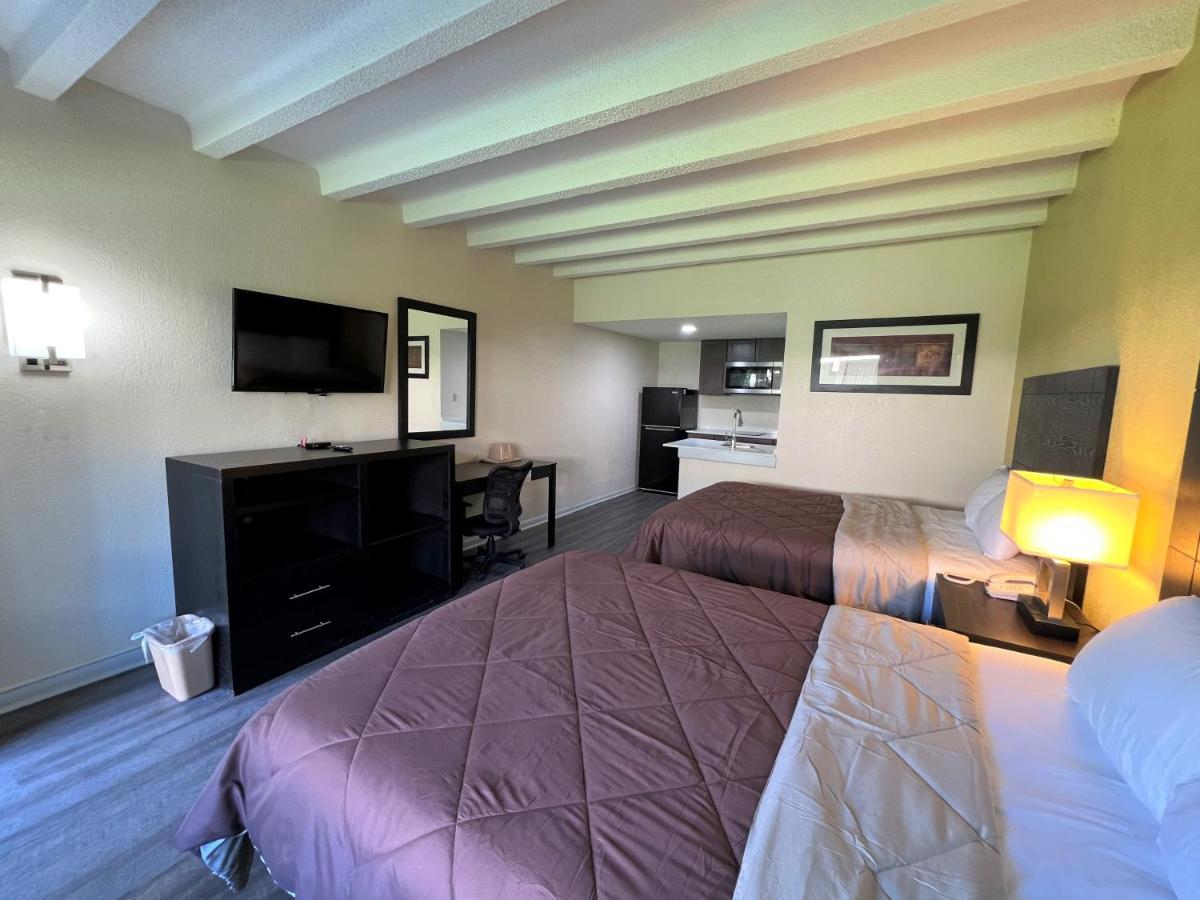 James River Inn & Suites Ньюпорт-Ньюс Экстерьер фото