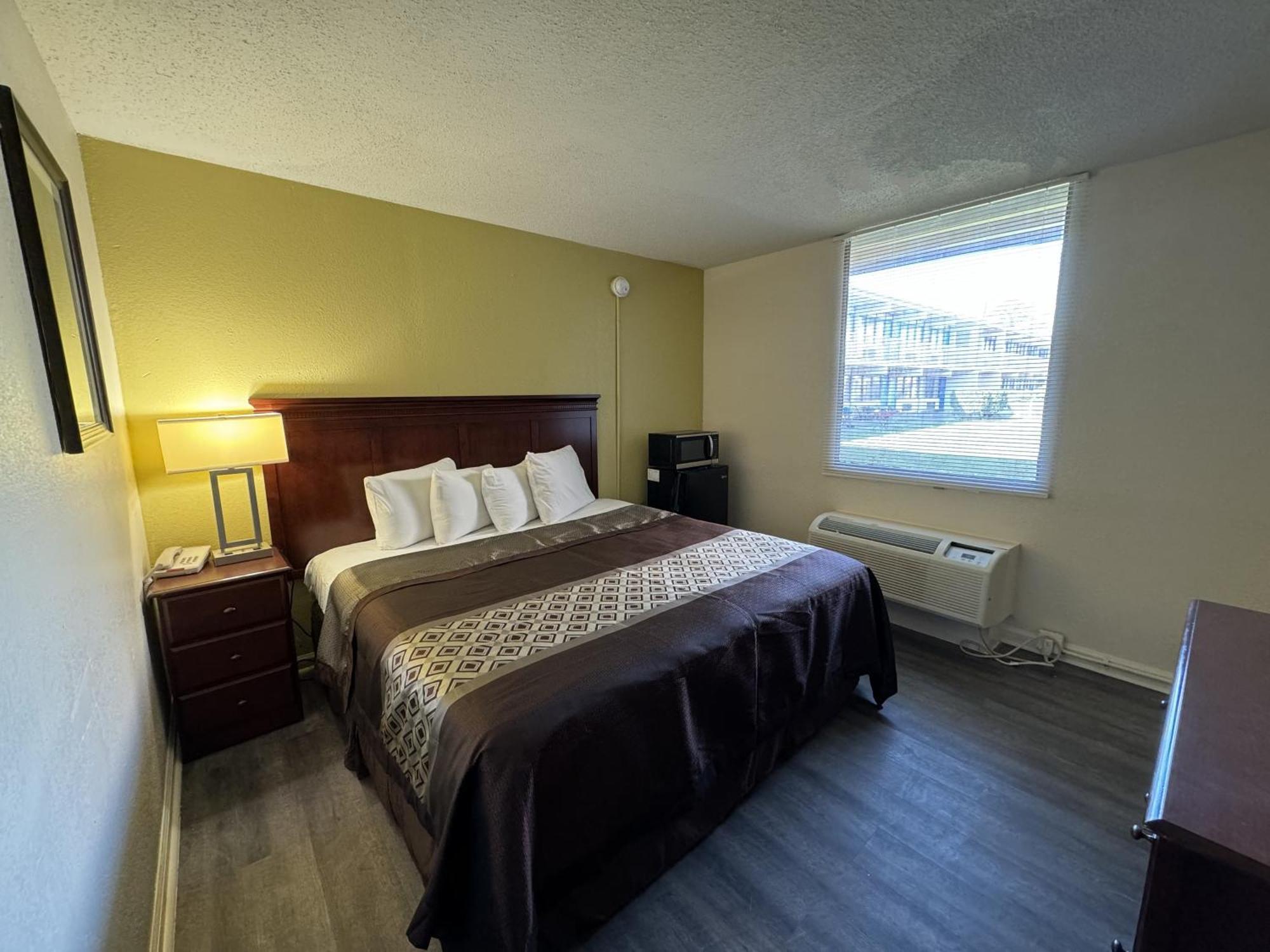 James River Inn & Suites Ньюпорт-Ньюс Экстерьер фото