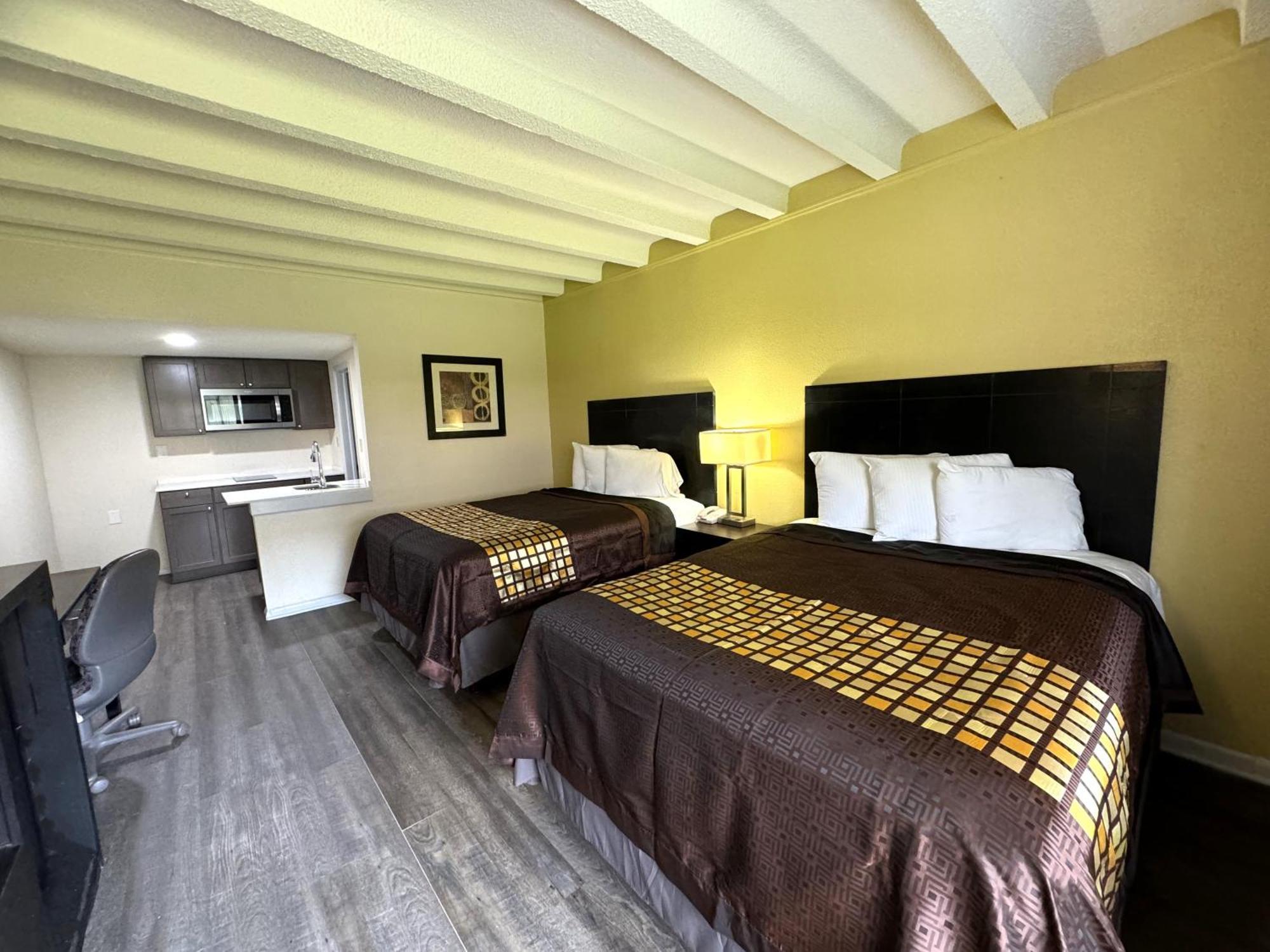 James River Inn & Suites Ньюпорт-Ньюс Экстерьер фото